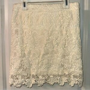 Forever 21 Cream Lace Mini Skirt - Size Small
